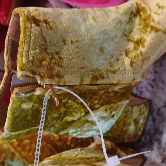 NEW Circus by Sam Edelman NY Ozzie Crushed Velvet Ankle Booties SZ 6 & 9.5 - Picture 10 of 15